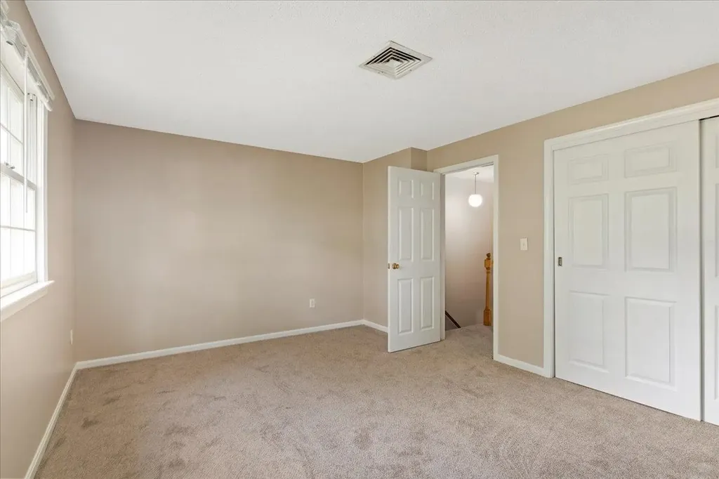 916 Fox Hollow Drive Hudson NH 03051
