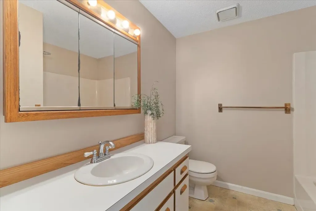916 Fox Hollow Drive Hudson NH 03051