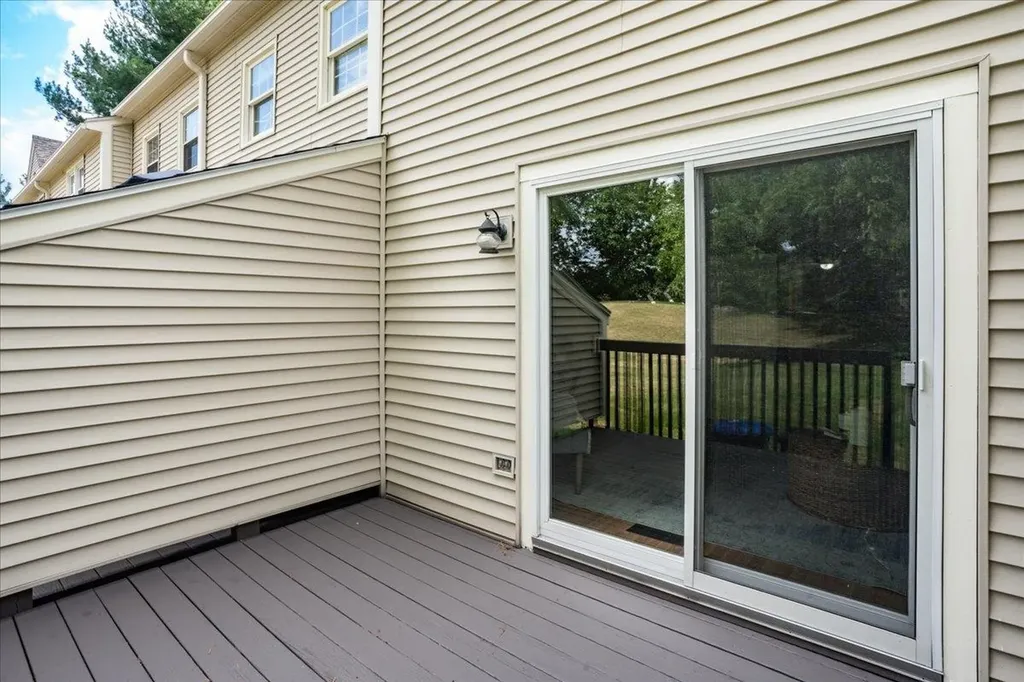 916 Fox Hollow Drive Hudson NH 03051