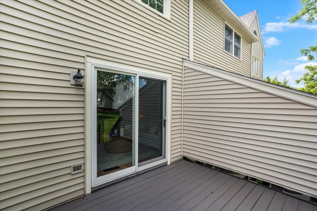 916 Fox Hollow Drive Hudson NH 03051