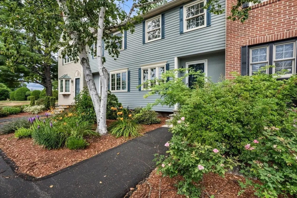 916 Fox Hollow Drive Hudson NH 03051