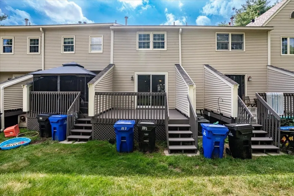 916 Fox Hollow Drive Hudson NH 03051