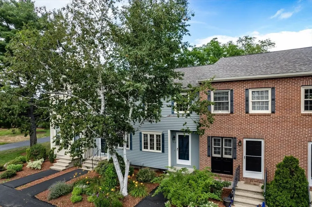916 Fox Hollow Drive Hudson NH 03051