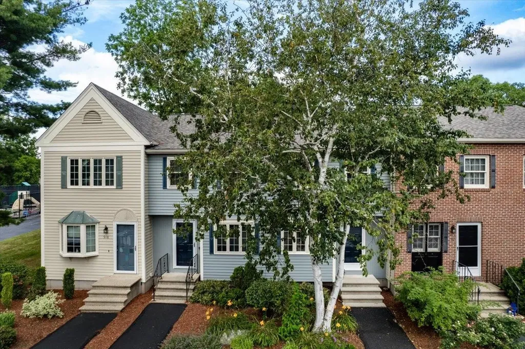 916 Fox Hollow Drive Hudson NH 03051