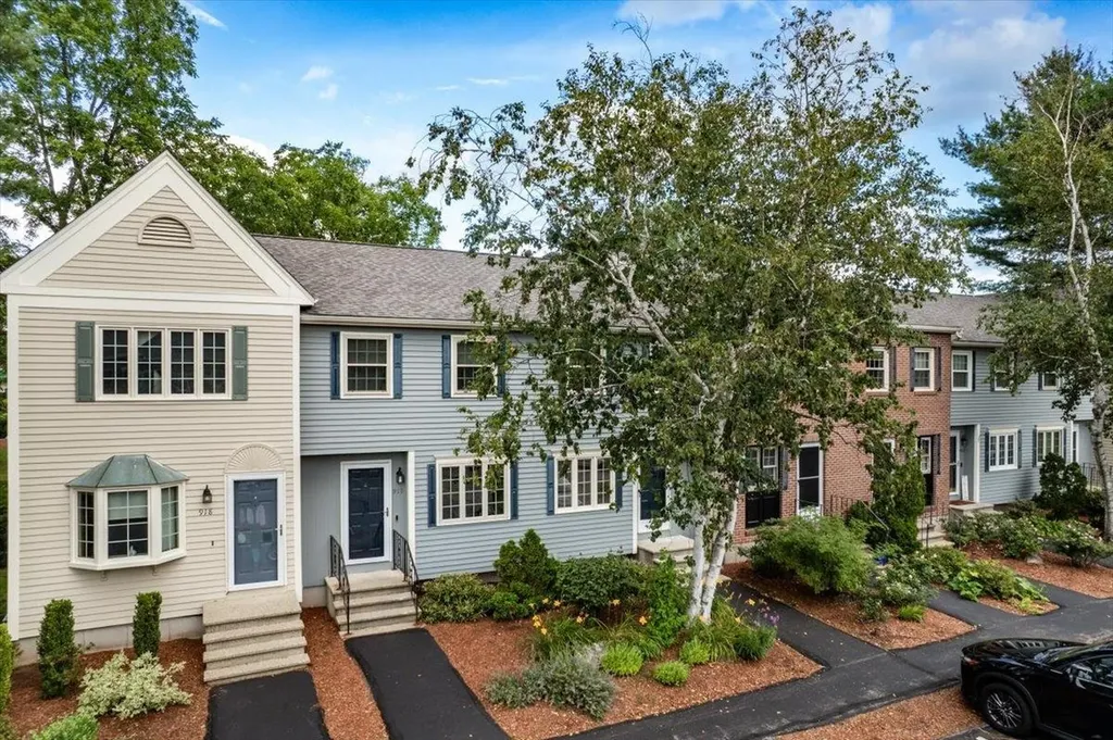 916 Fox Hollow Drive Hudson NH 03051