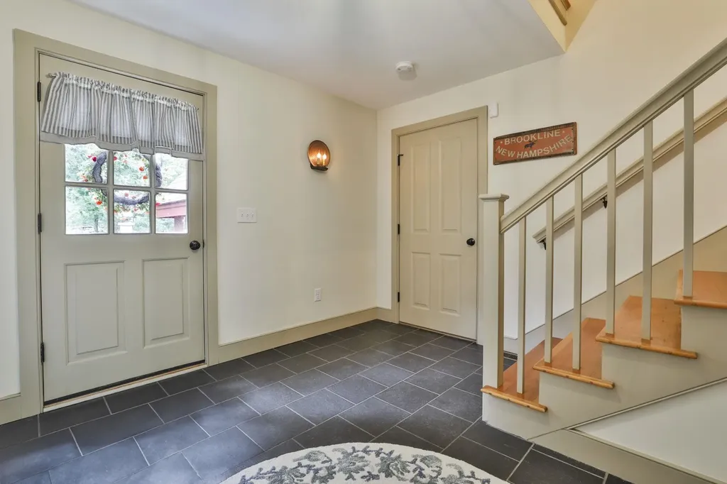 55 Oak Hill Road Brookline NH 03033