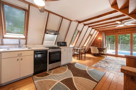 18 Hemlock Hill Road Newfane VT 05345