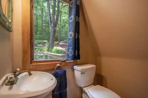 18 Hemlock Hill Road Newfane VT 05345