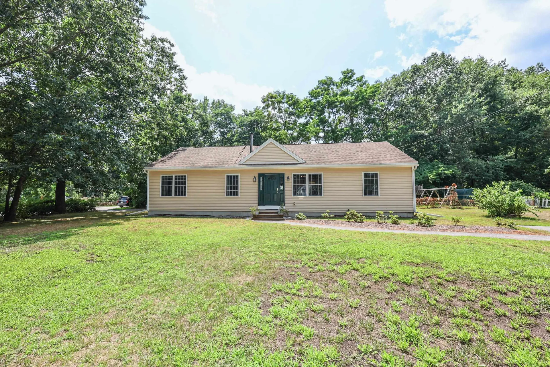 22 Cove Street Goffstown NH 03045