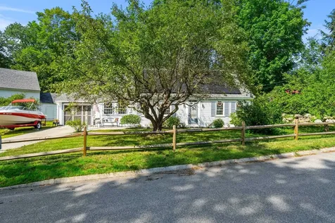 6 The Oaks Henniker NH 03242