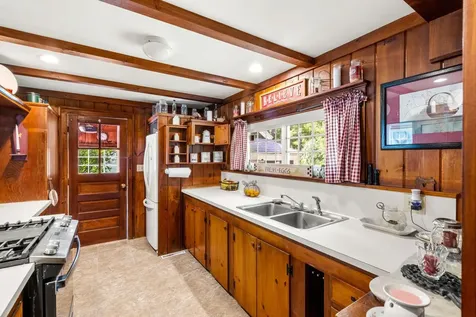 6 The Oaks Henniker NH 03242