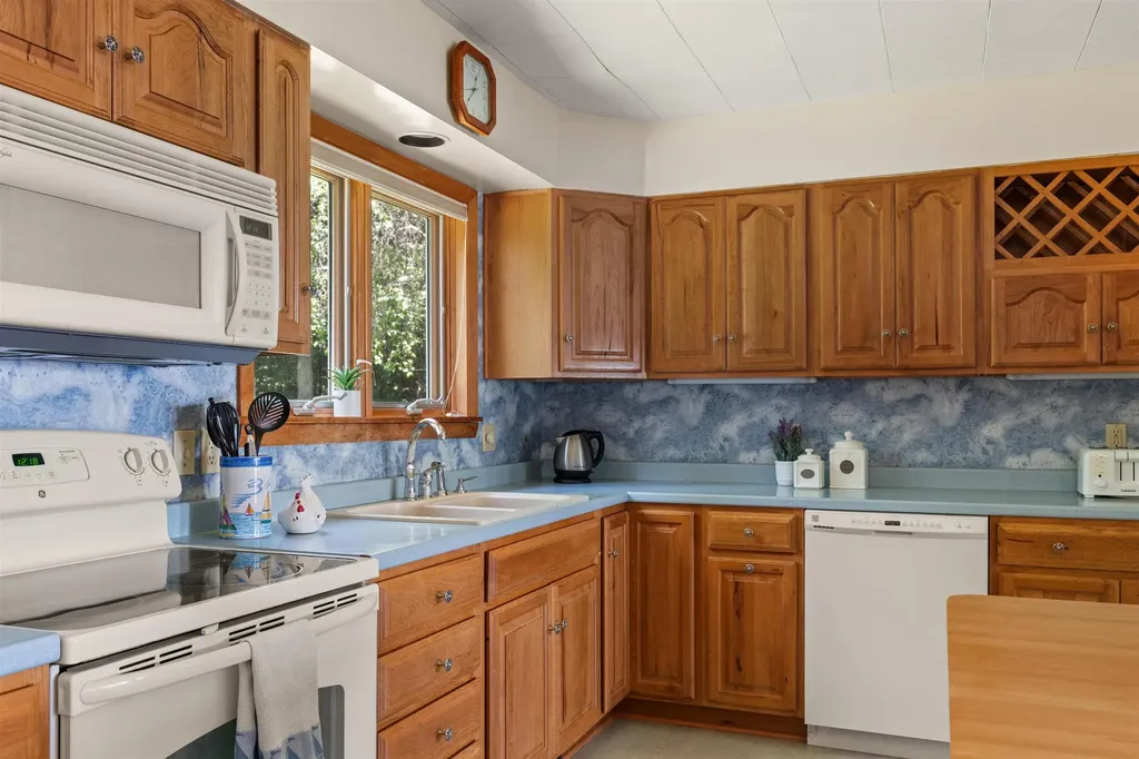 76 East Shore South Grand Isle VT 05458