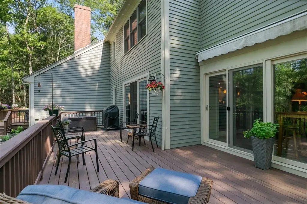 68 Peninsula Drive Stratham NH 03885