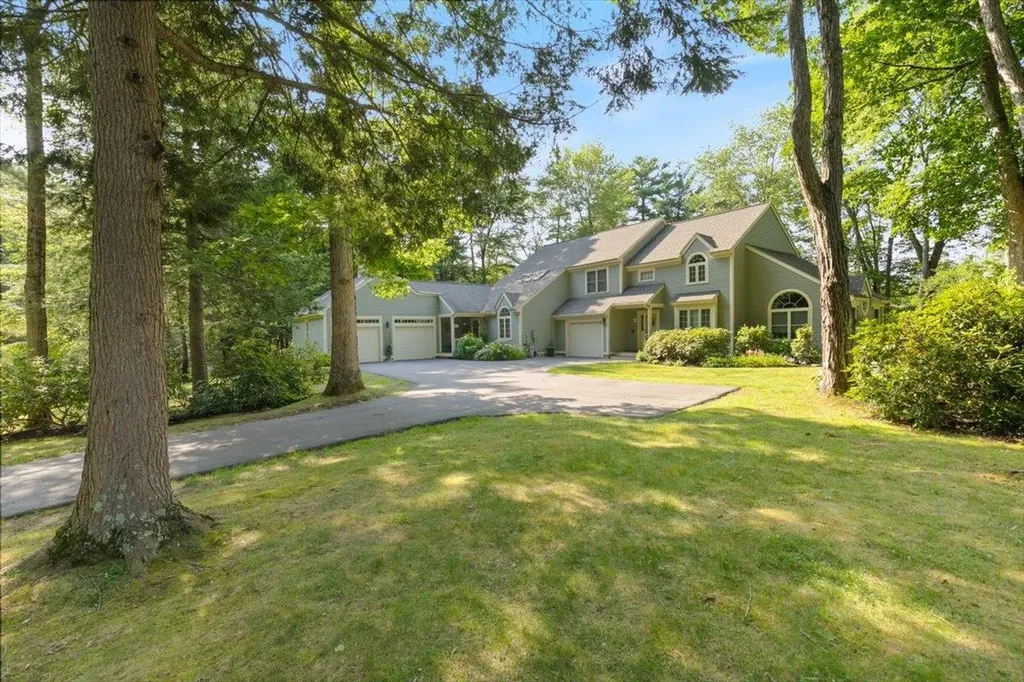 68 Peninsula Drive Stratham NH 03885