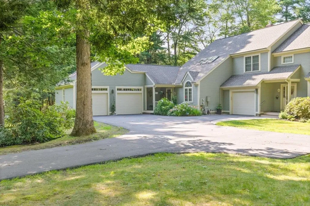 68 Peninsula Drive Stratham NH 03885