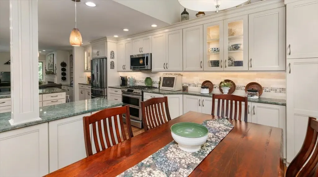 68 Peninsula Drive Stratham NH 03885