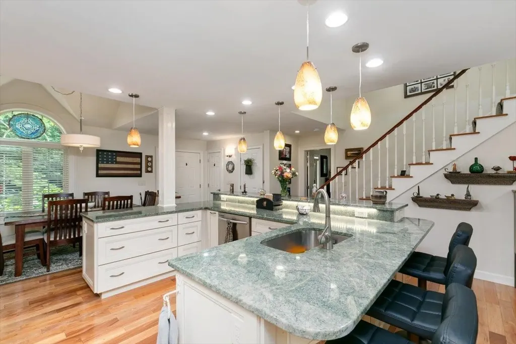 68 Peninsula Drive Stratham NH 03885