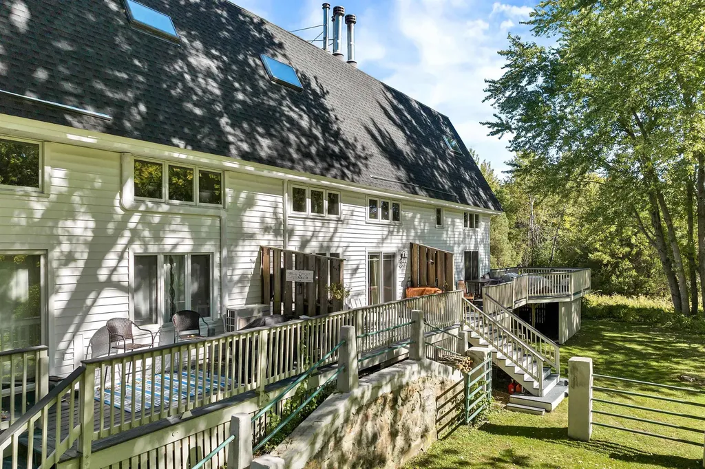 2 Farm House Lane Wolfeboro NH 03894