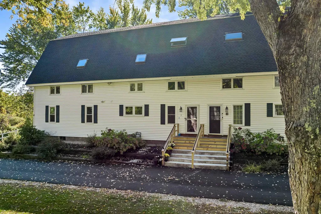 2 Farm House Lane Wolfeboro NH 03894