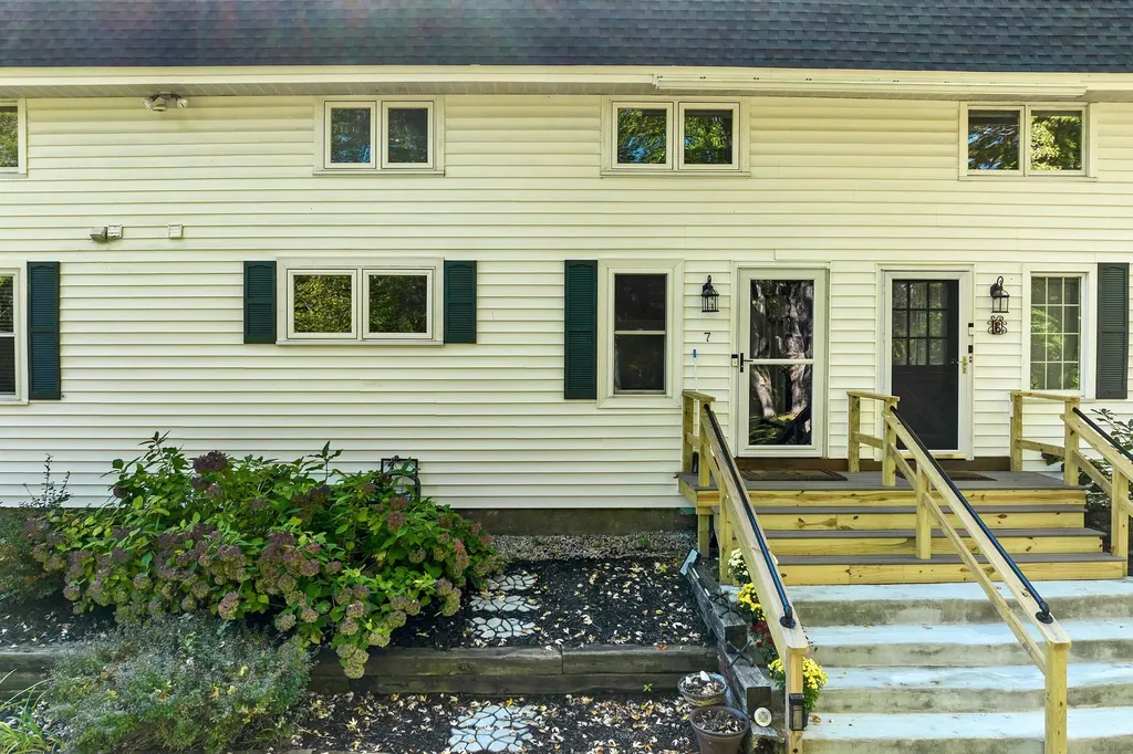 2 Farm House Lane Wolfeboro NH 03894