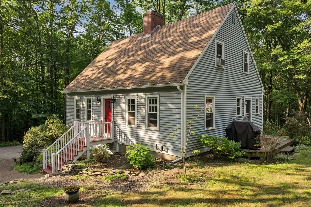 19 Earle Drive Lee NH 03861
