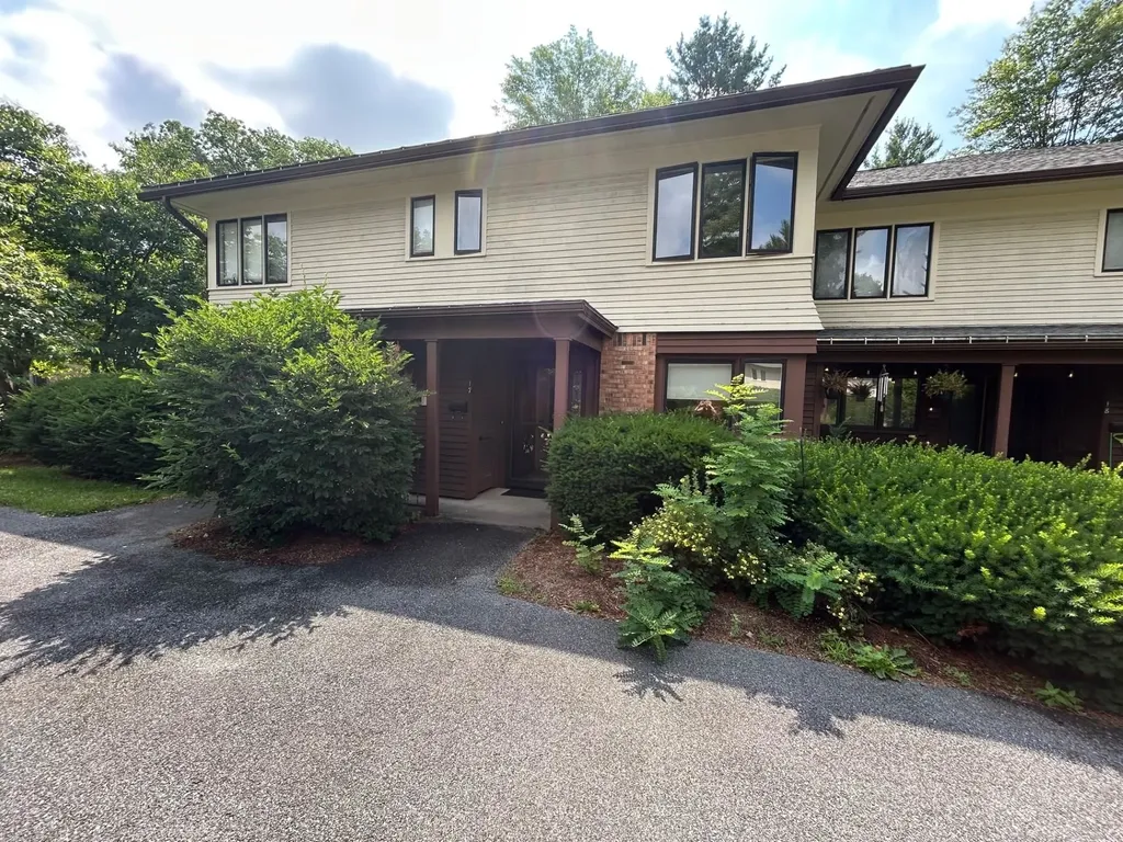 17 Wrisley Court Essex VT 05452