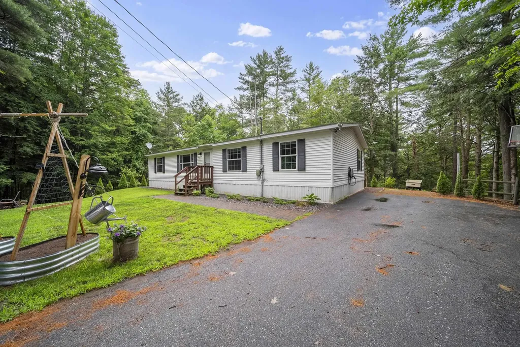 44 Hoit Mill Road Weare NH 03281