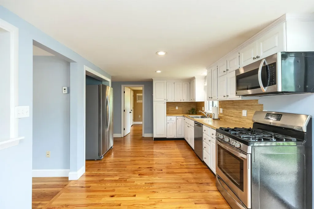 75 Melendy Road Hudson NH 03051