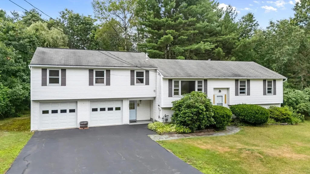 17 May Drive Merrimack NH 03054