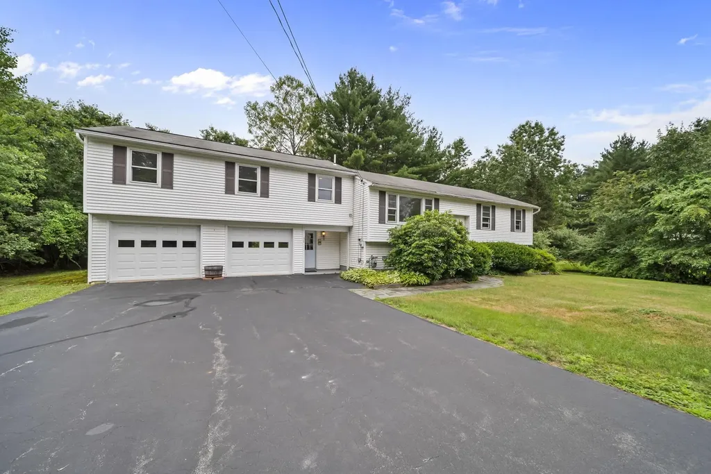 17 May Drive Merrimack NH 03054