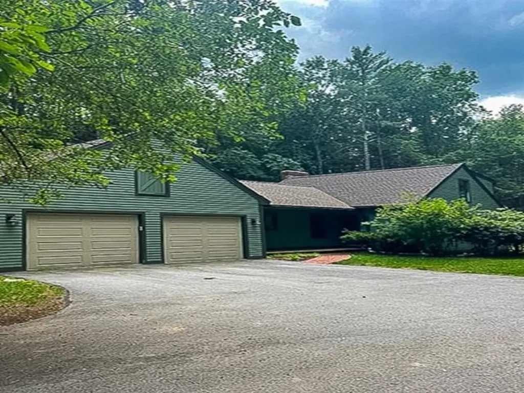 65 Baer Road Rollinsford NH 03869