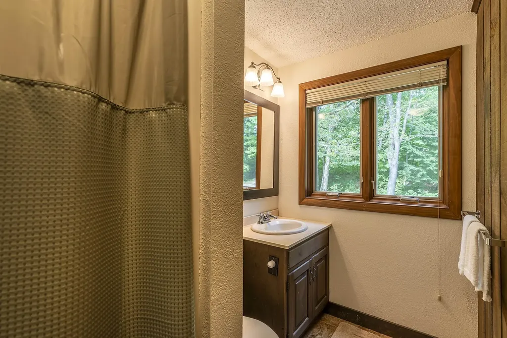 452 Sherwood Forest Londonderry VT 05148