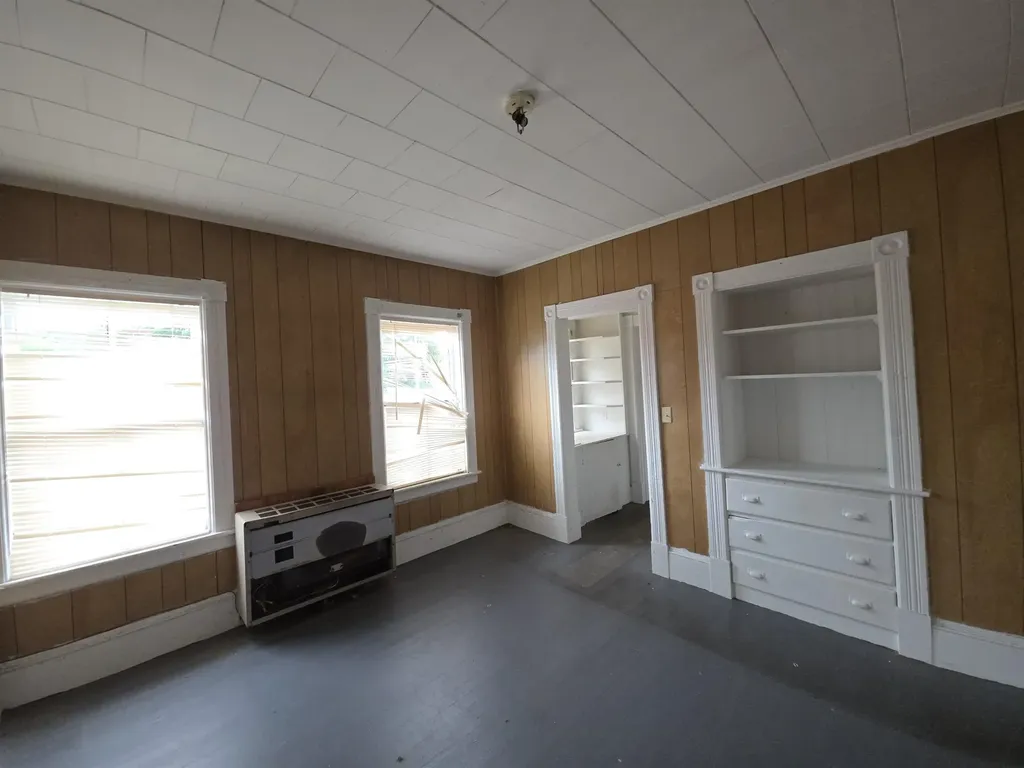 10 Taylor Street Rockingham VT 05101