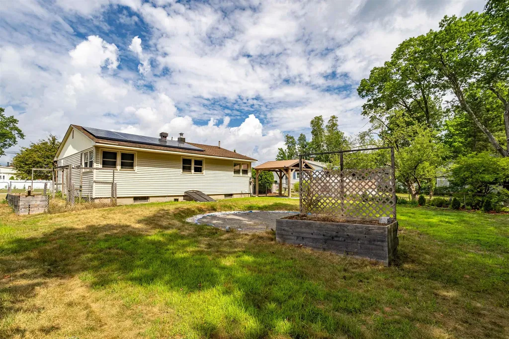 5 Raven Street Nashua NH 03060