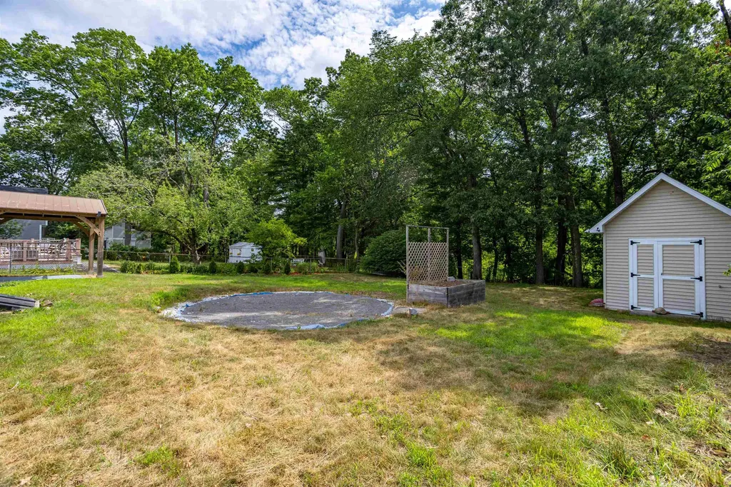 5 Raven Street Nashua NH 03060