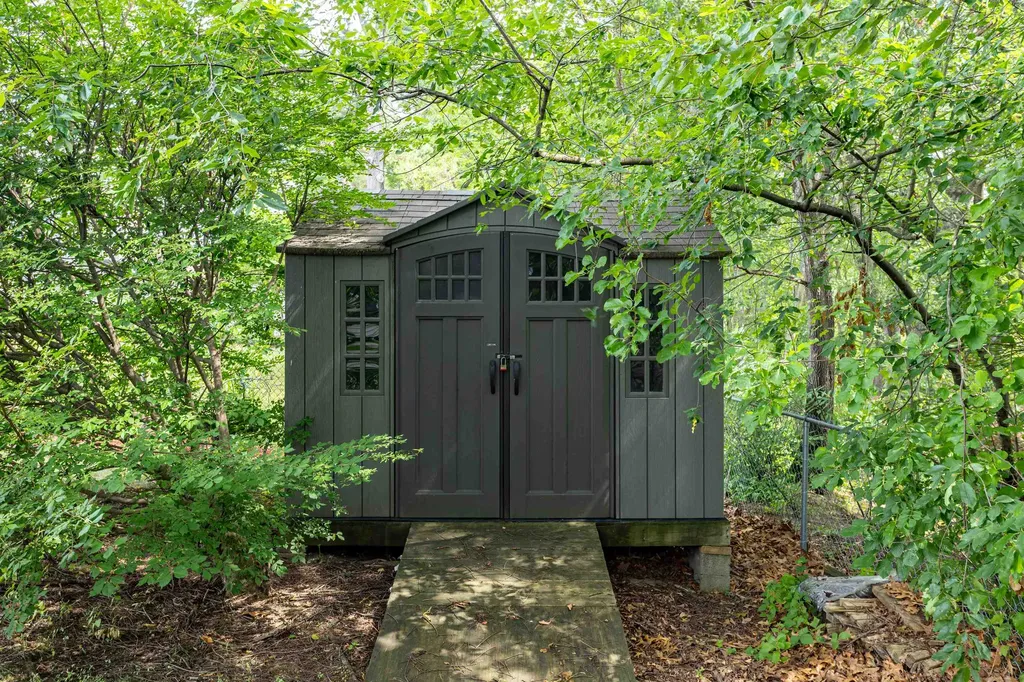 5 Raven Street Nashua NH 03060