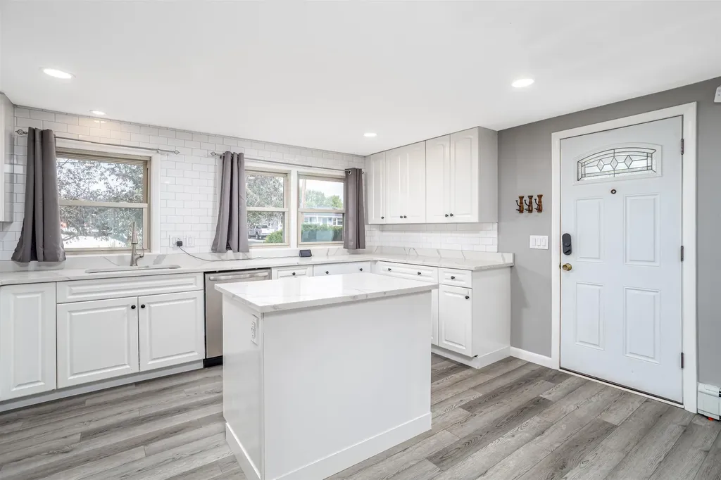 5 Raven Street Nashua NH 03060