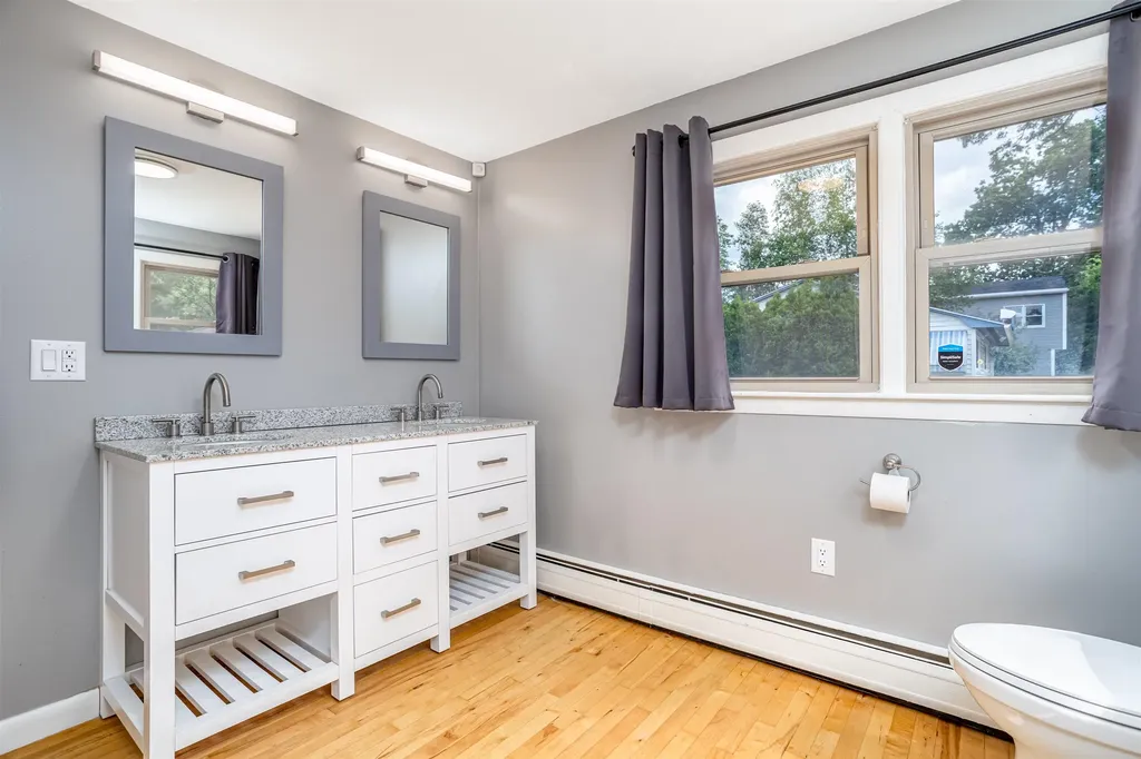 5 Raven Street Nashua NH 03060