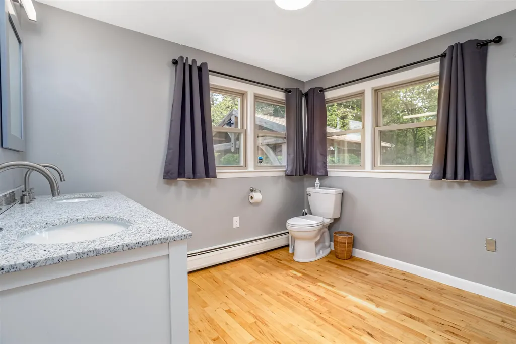 5 Raven Street Nashua NH 03060