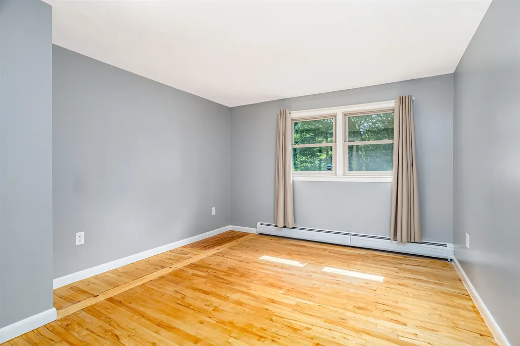 5 Raven Street Nashua NH 03060