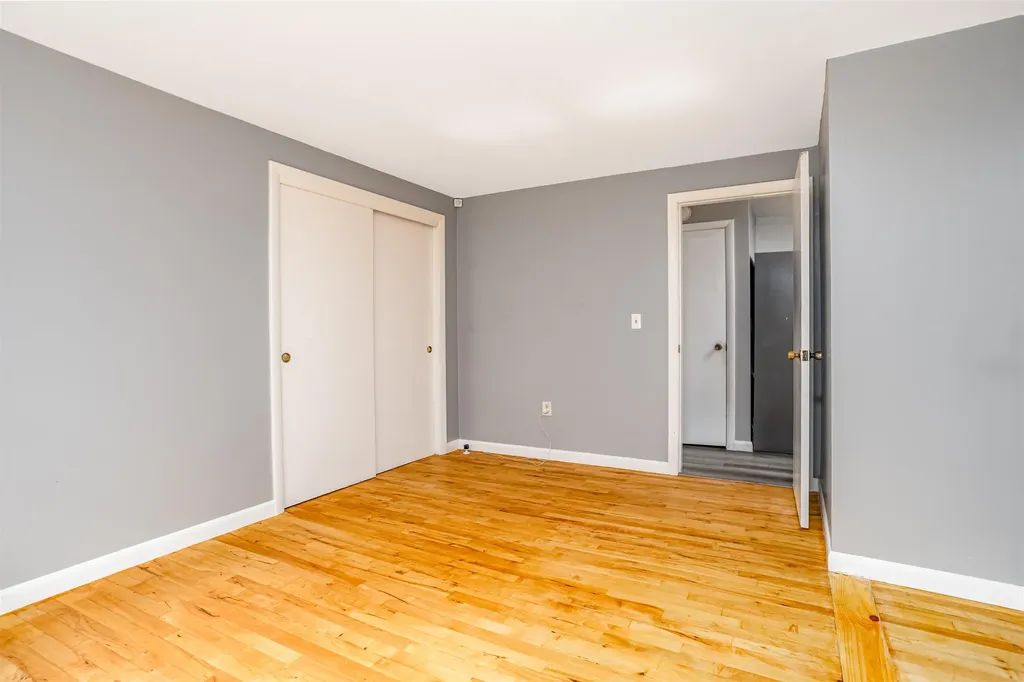 5 Raven Street Nashua NH 03060