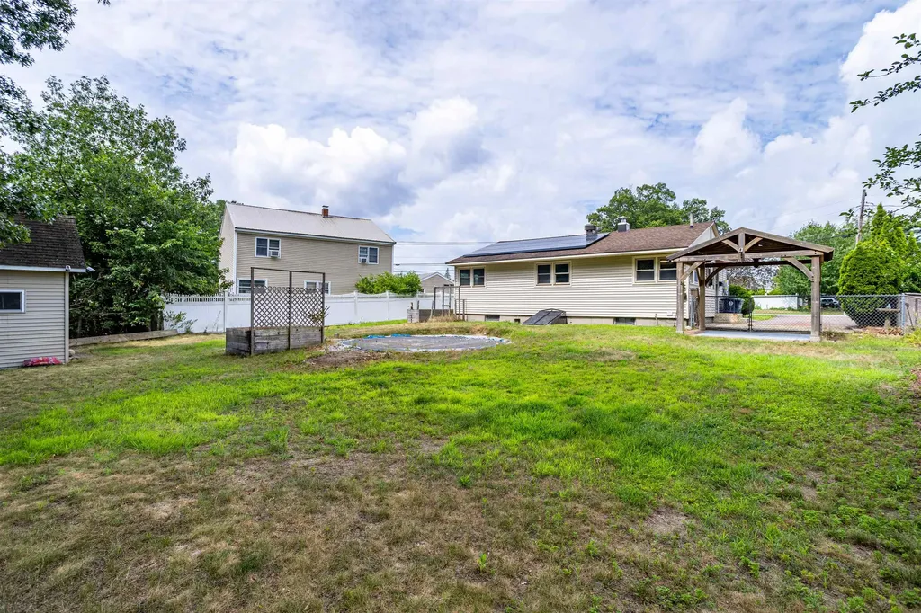 5 Raven Street Nashua NH 03060