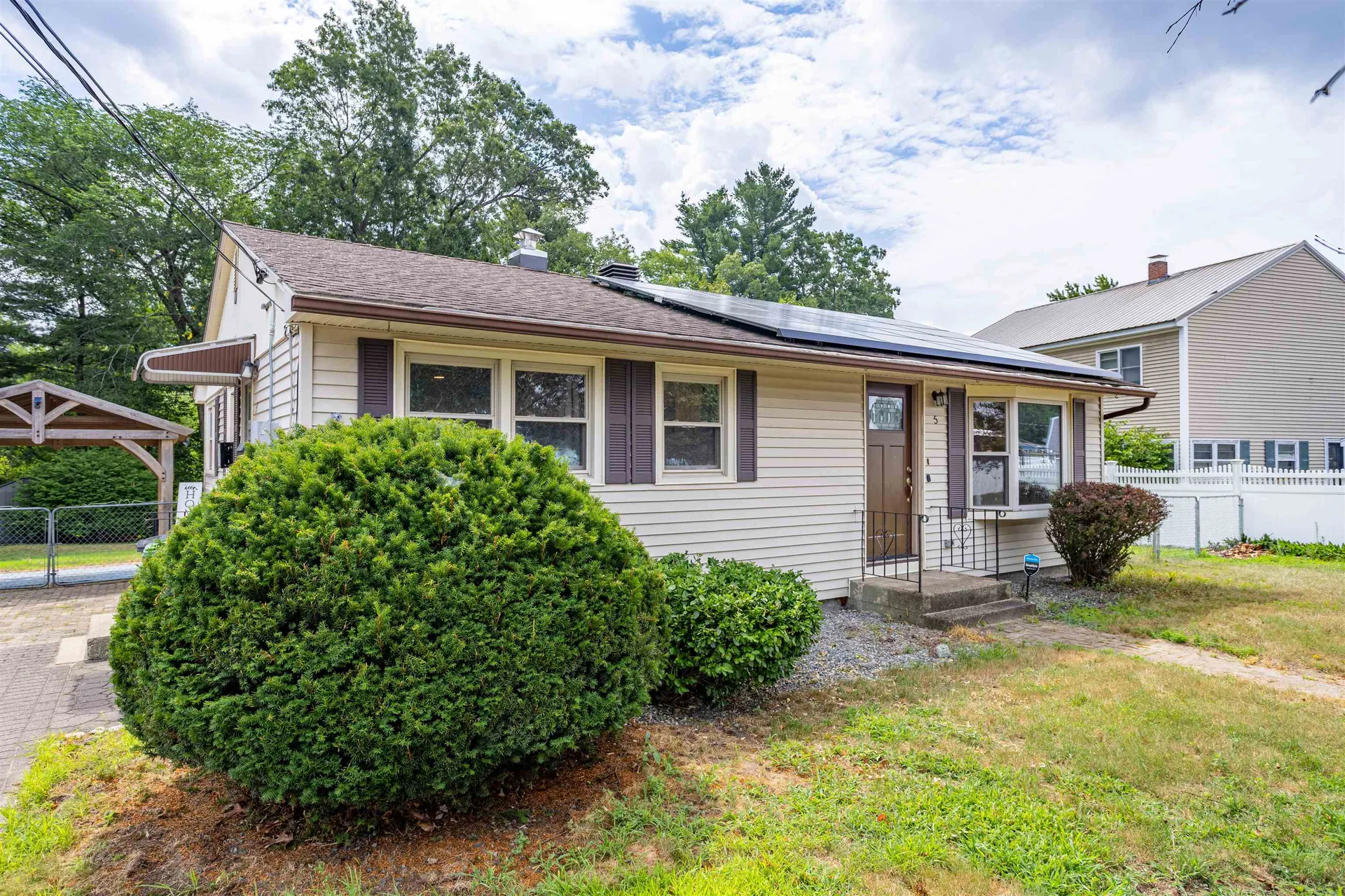 5 Raven Street Nashua NH 03060