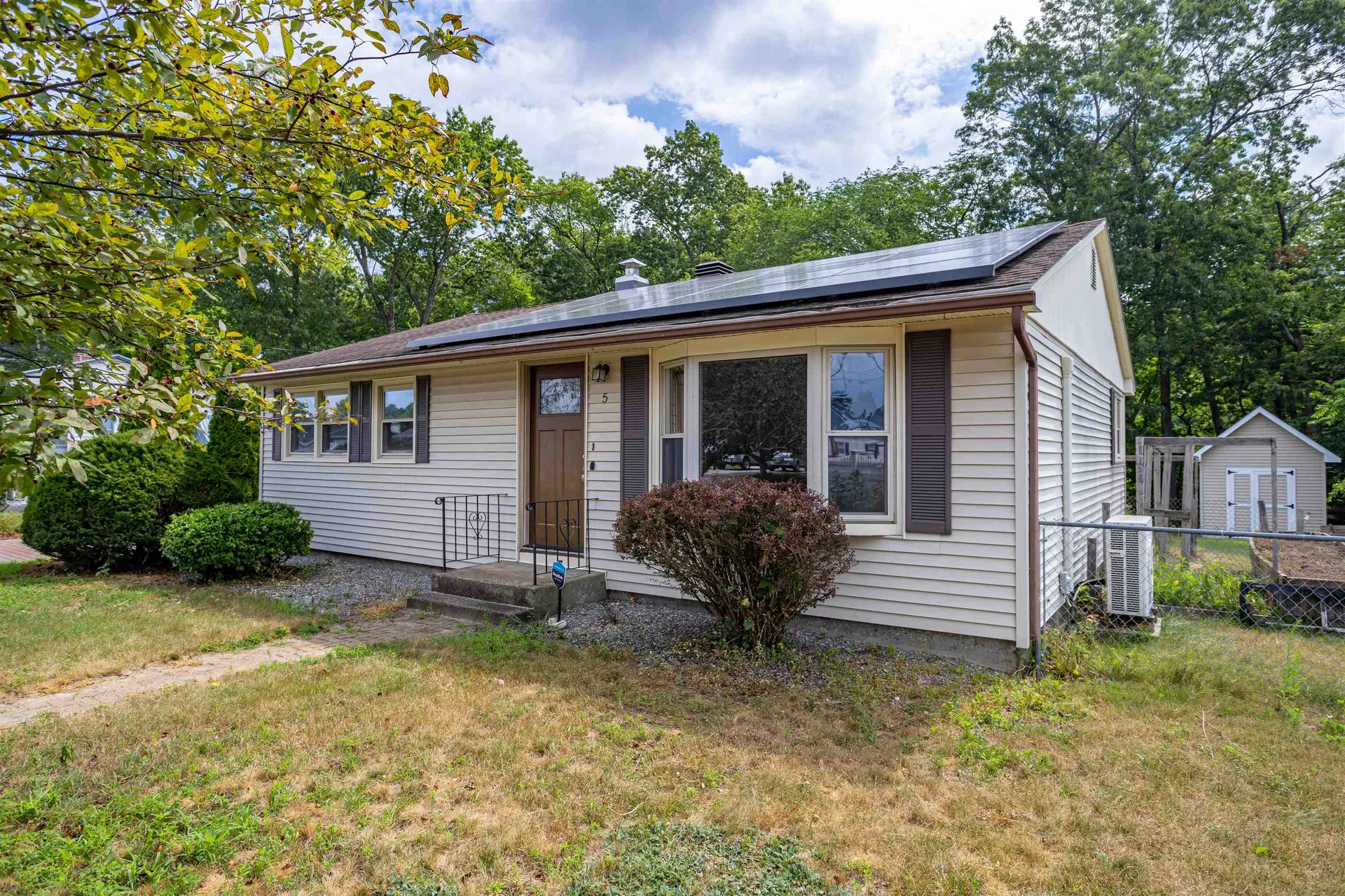 5 Raven Street Nashua NH 03060