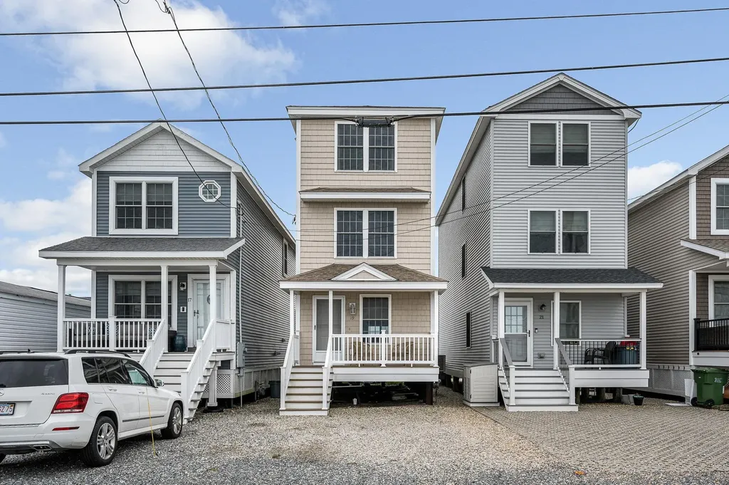 19 Liberty Street Salisbury MA 01952