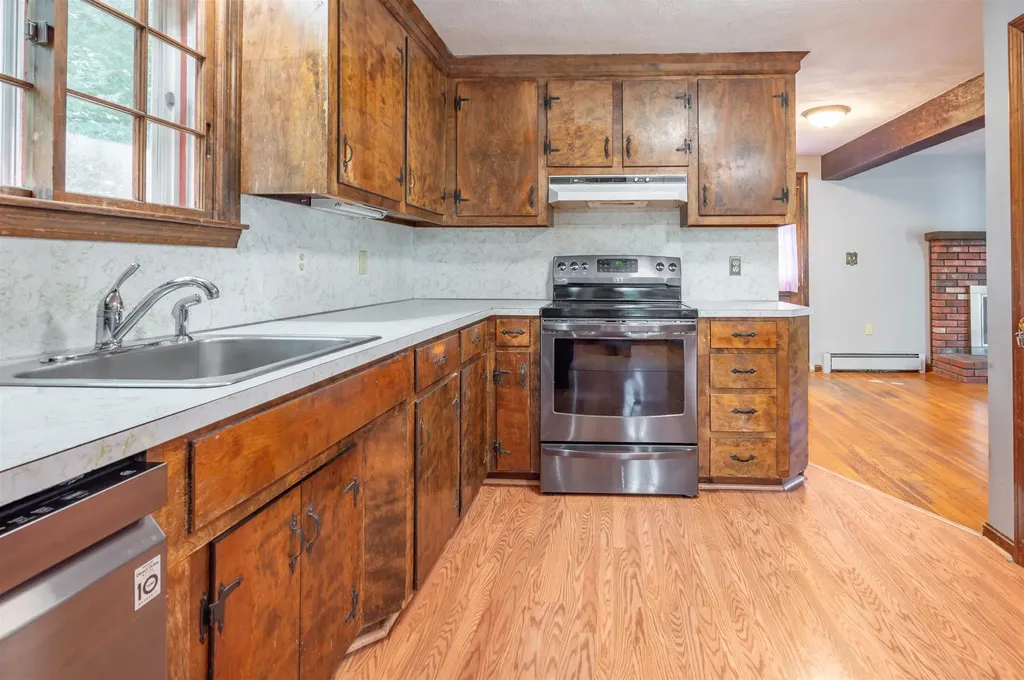 6 Falcon Road Londonderry NH 03053