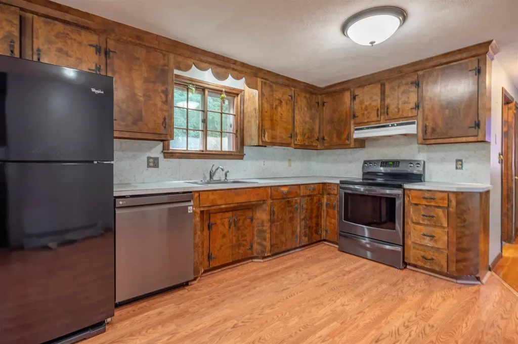 6 Falcon Road Londonderry NH 03053