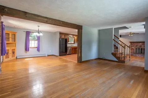 6 Falcon Road Londonderry NH 03053