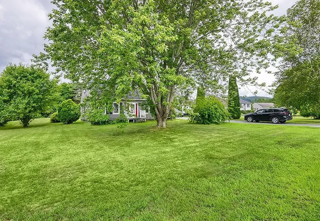 40 Dearborn Circle Walpole NH 03608