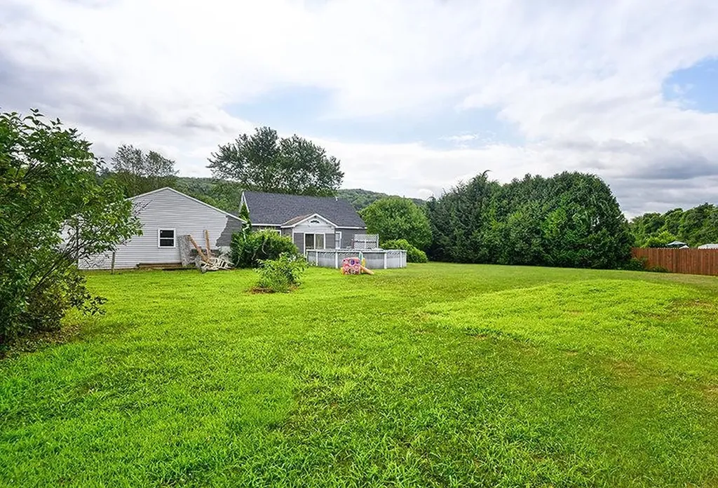 40 Dearborn Circle Walpole NH 03608